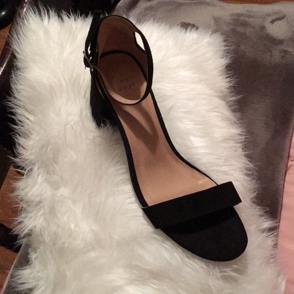 Heels - Picture 3 of 3